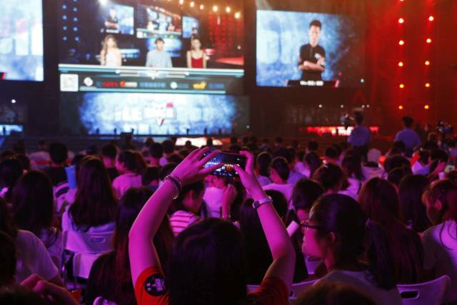 一向直率 一向直率